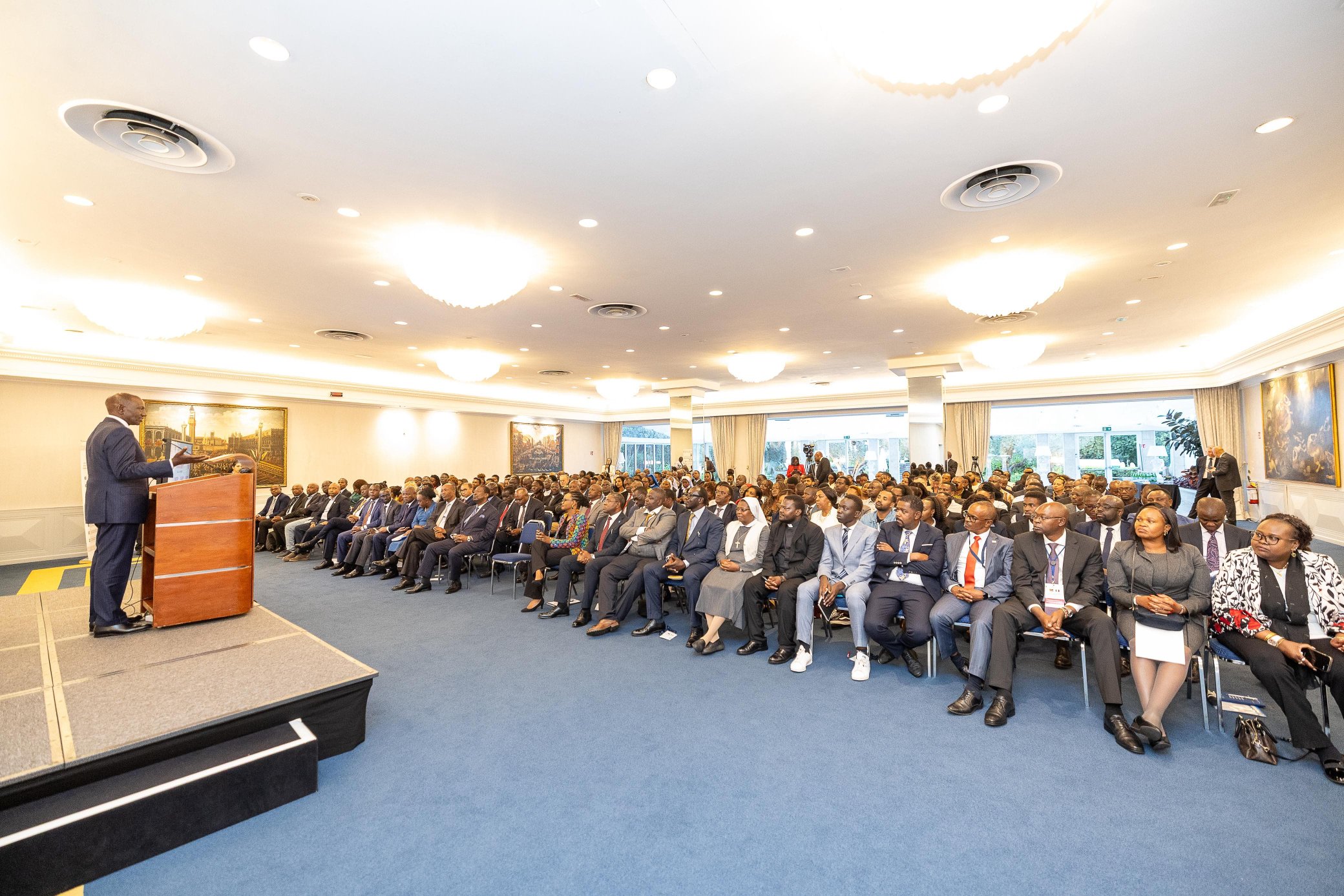 Ruto tells Kenyans in diaspora not to rely on social media for news